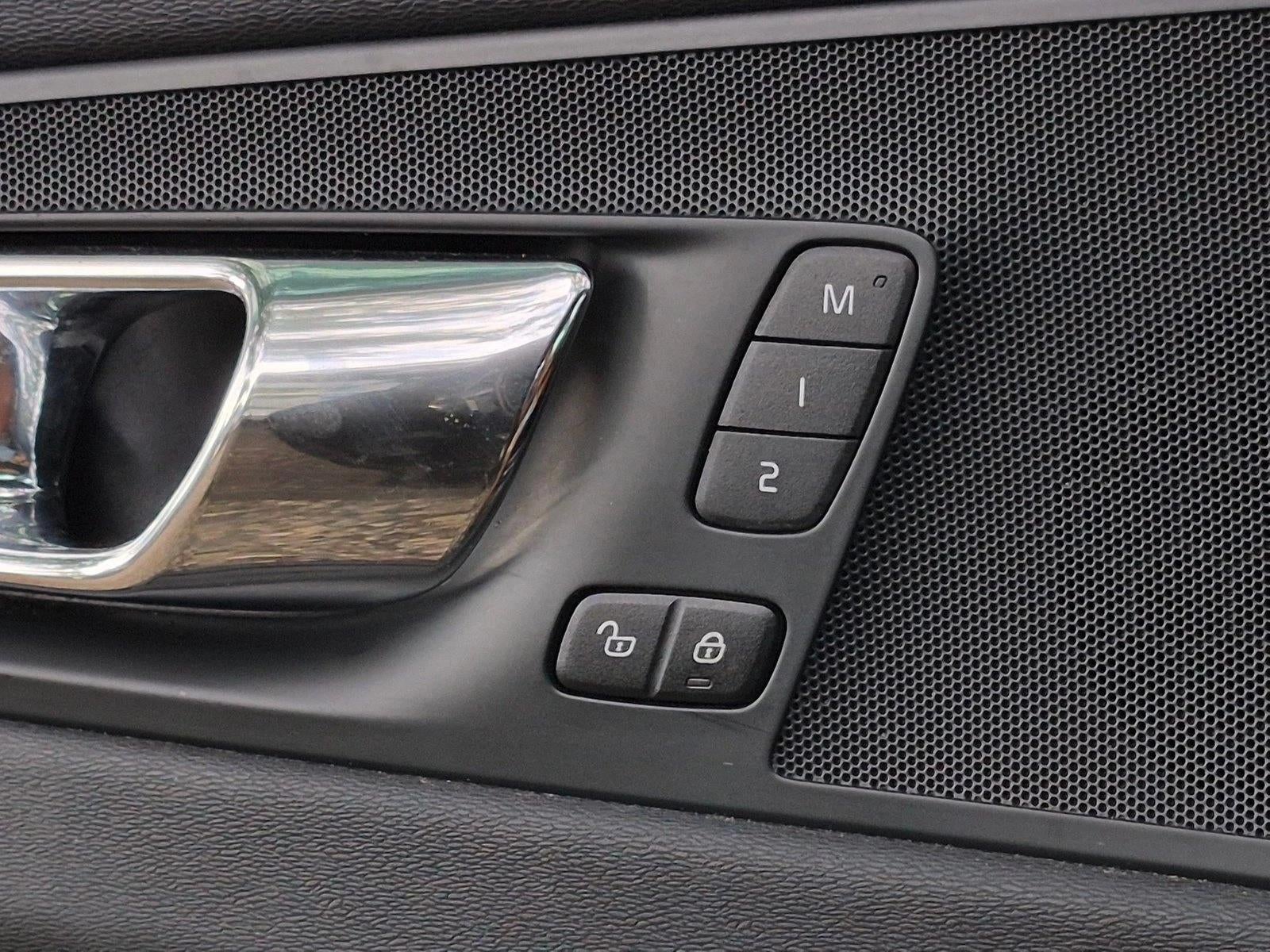 2018 Volvo XC60 T6 AWD Momentum