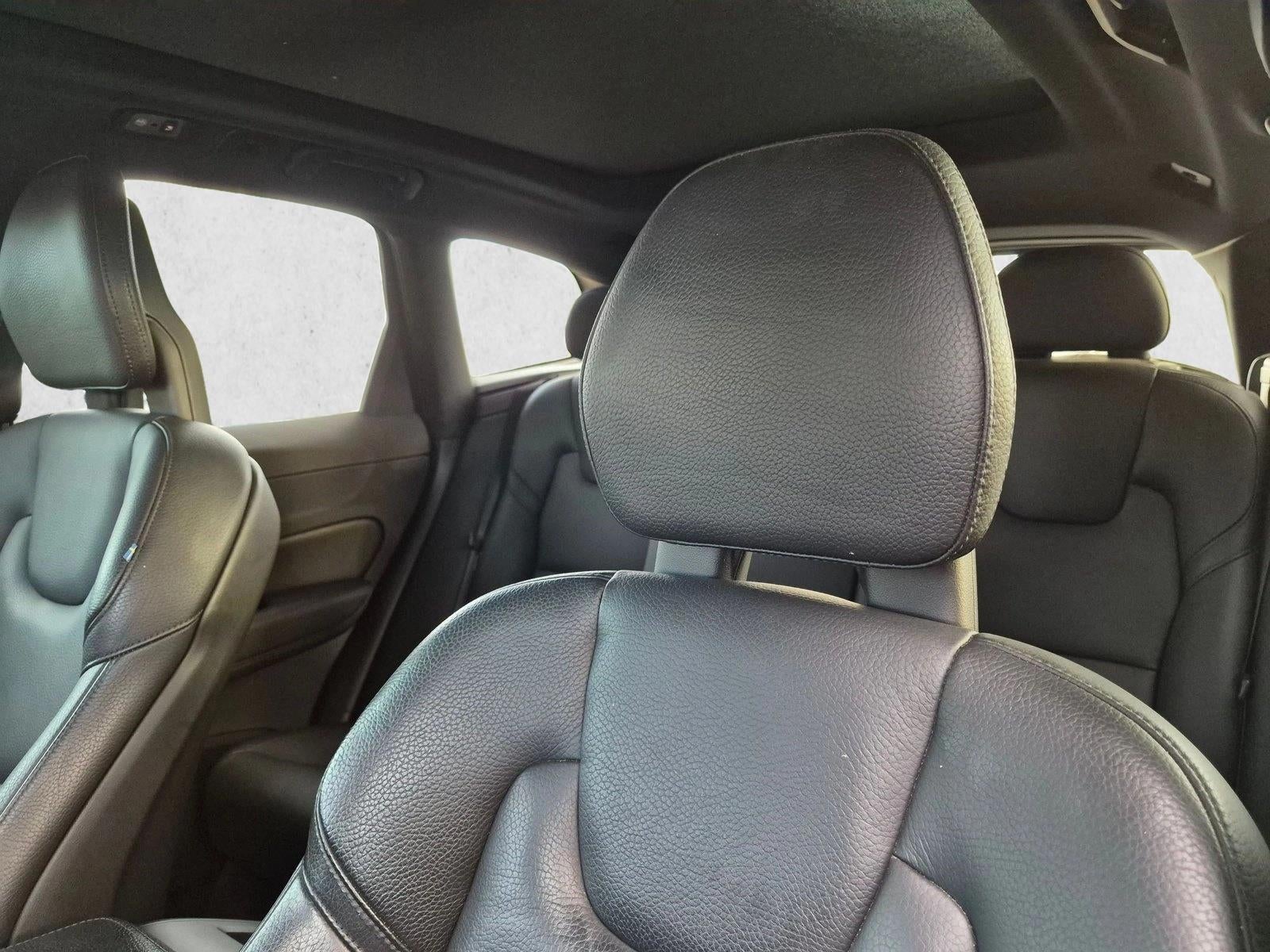 2018 Volvo XC60 T6 AWD Momentum