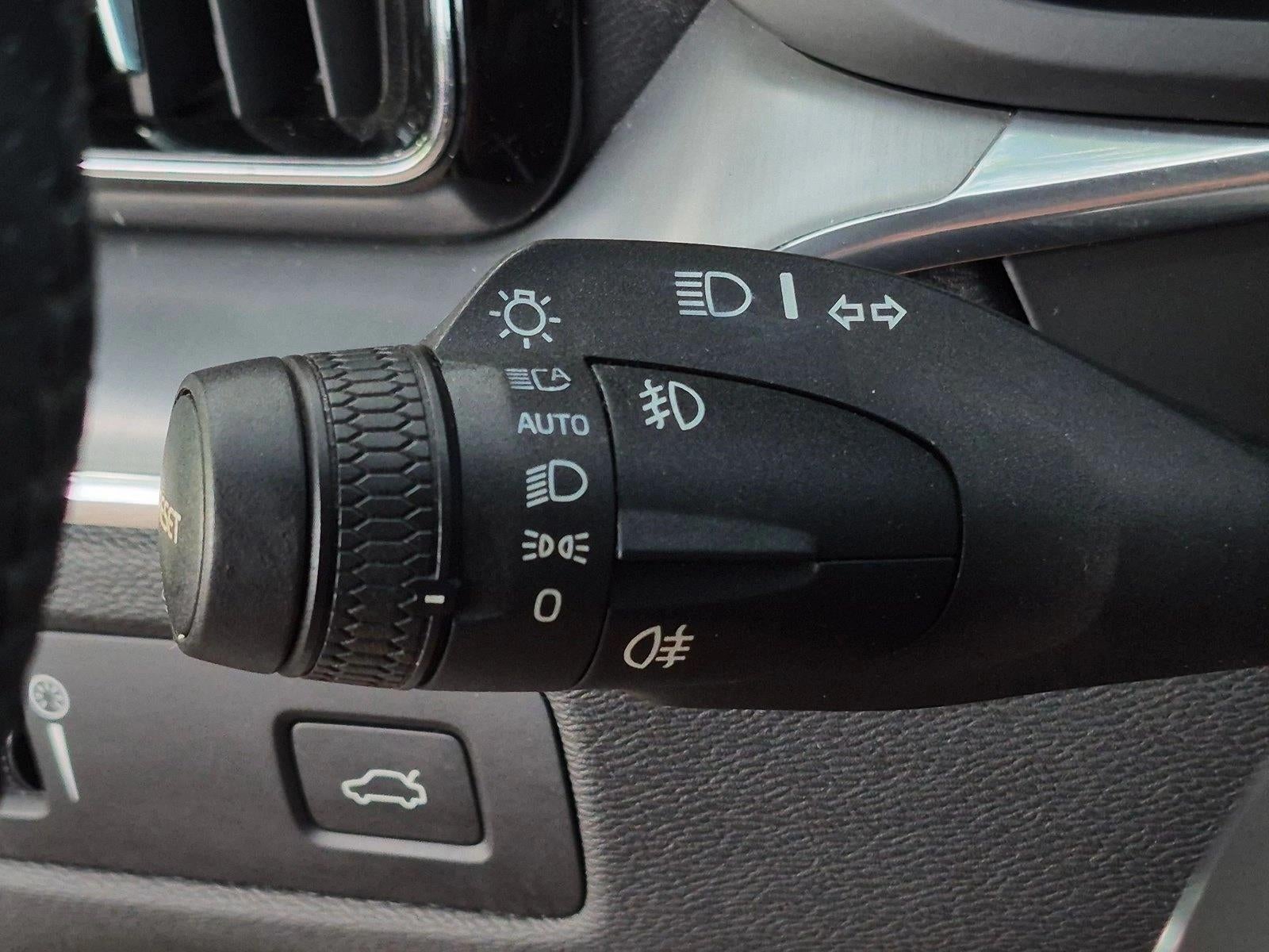 2018 Volvo XC60 T6 AWD Momentum