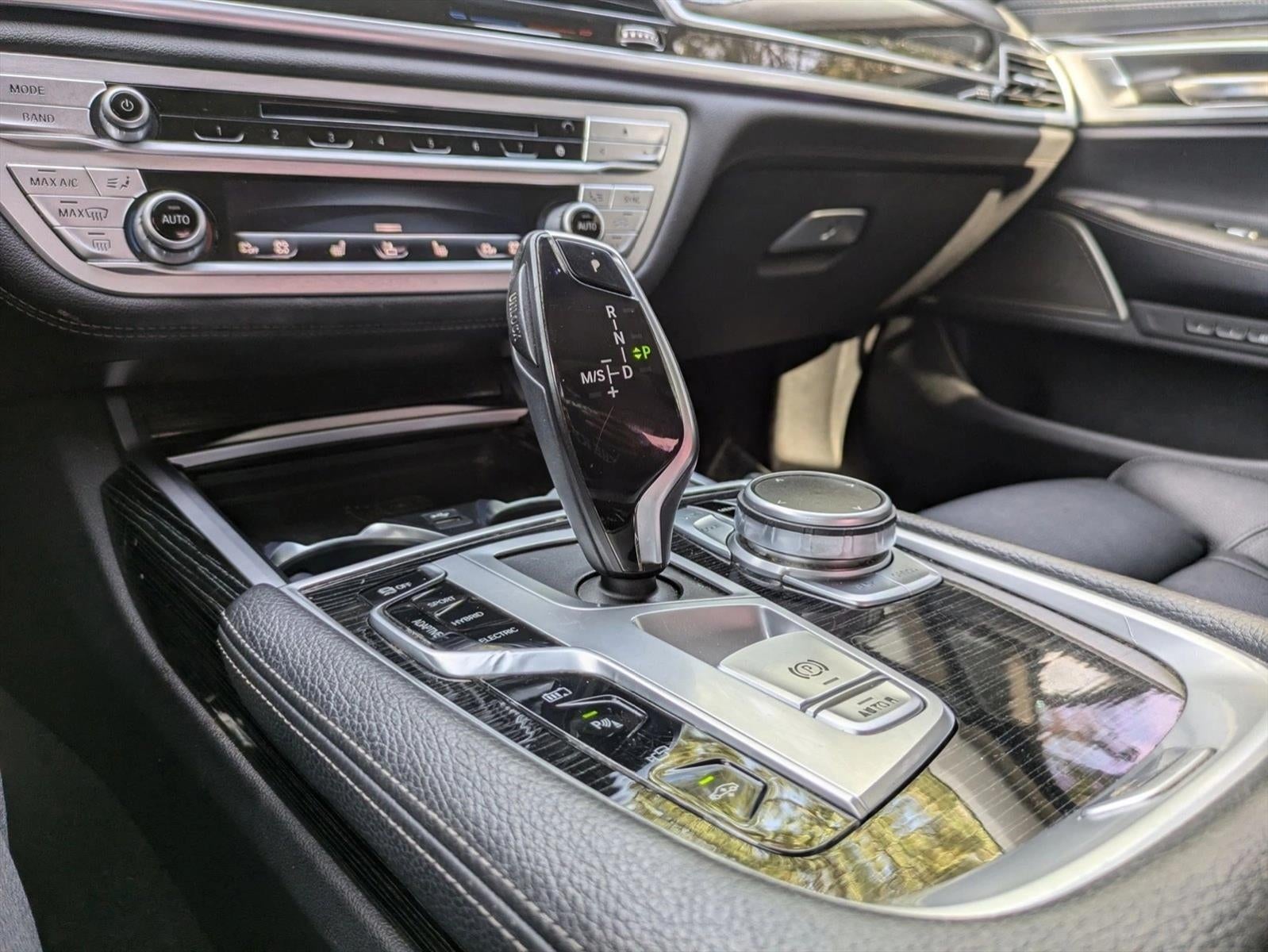 2020 BMW 745e xDrive iPerformance Plug-In Hybrid