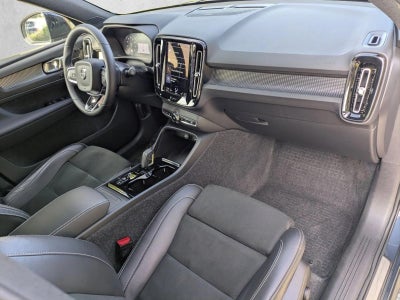 2022 Volvo XC40 T5 AWD R-Design
