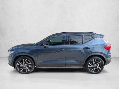 2022 Volvo XC40 T5 AWD R-Design