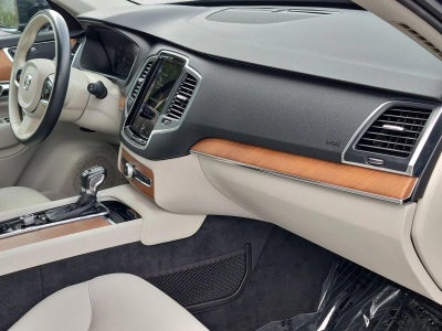 2021 Volvo XC90 T6 AWD Momentum 7P