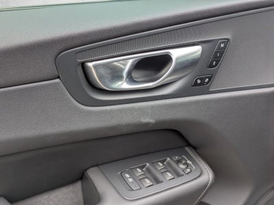 2024 Volvo XC60 B5 AWD Plus Dark Theme
