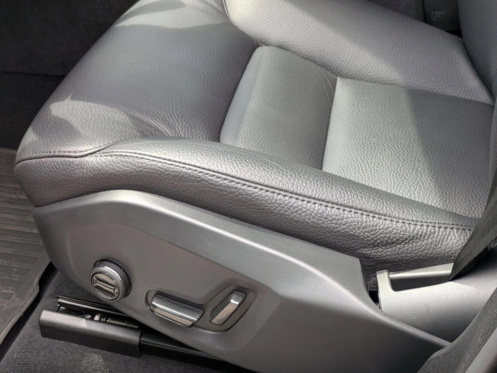 2024 Volvo XC60 B5 AWD Plus Dark Theme