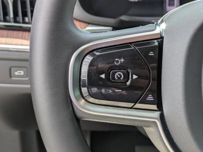 2024 Volvo XC60 B5 AWD Plus Dark Theme