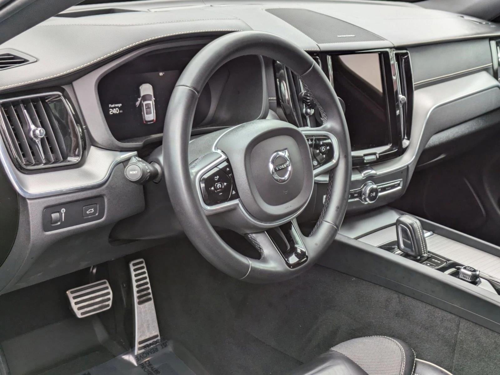 2022 Volvo XC60 B5 AWD R-Design