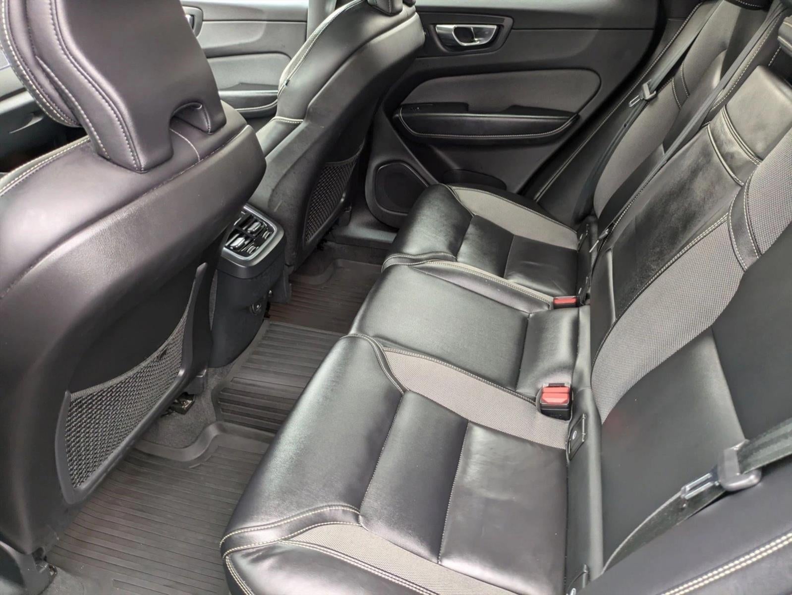 2022 Volvo XC60 B5 AWD R-Design