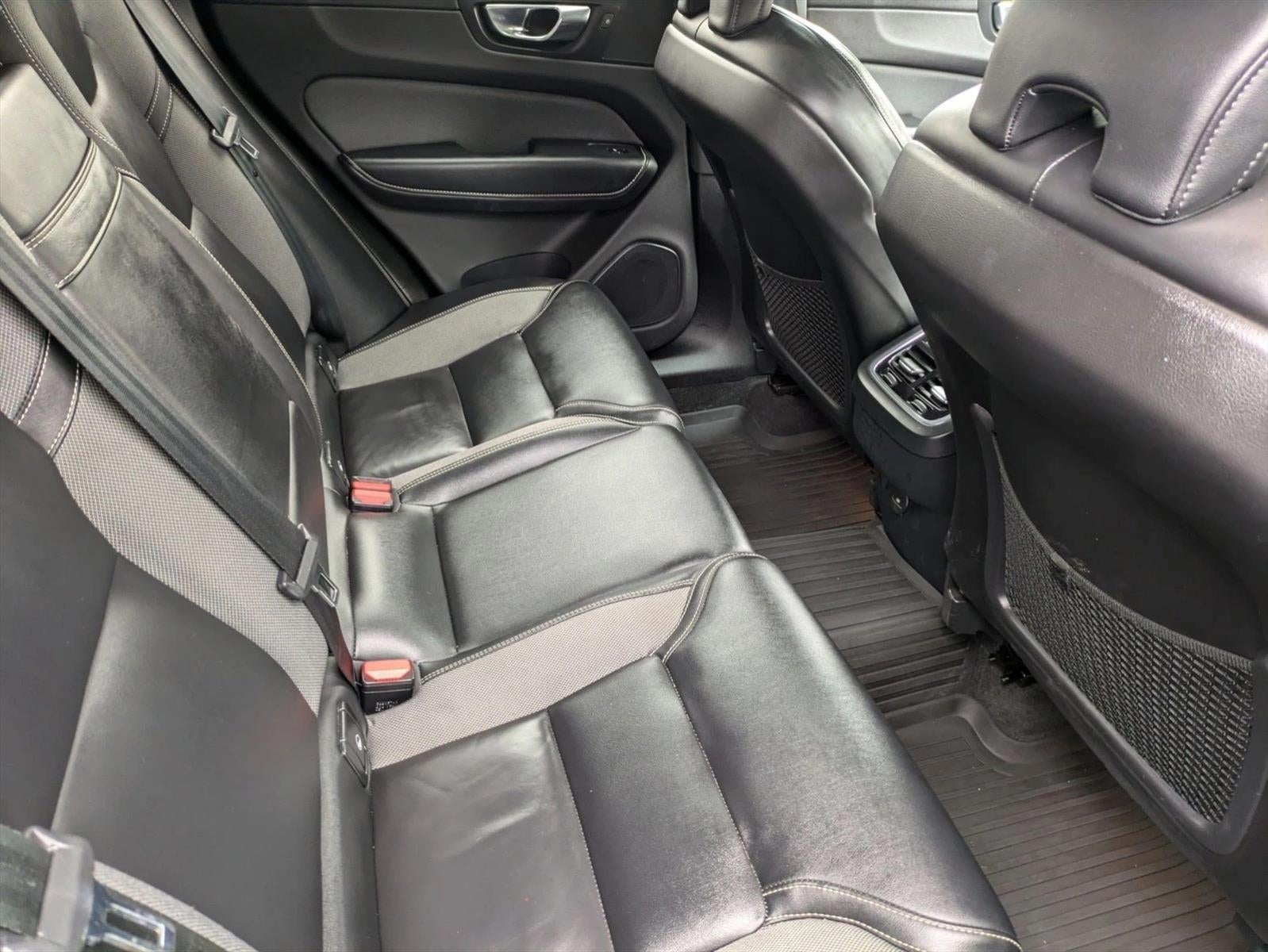 2022 Volvo XC60 B5 AWD R-Design