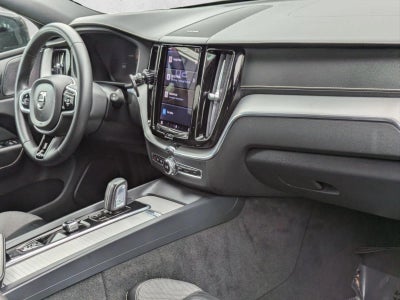 2022 Volvo XC60 B5 AWD R-Design