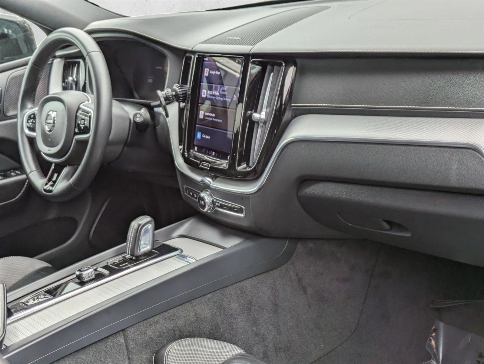 2022 Volvo XC60 B5 AWD R-Design