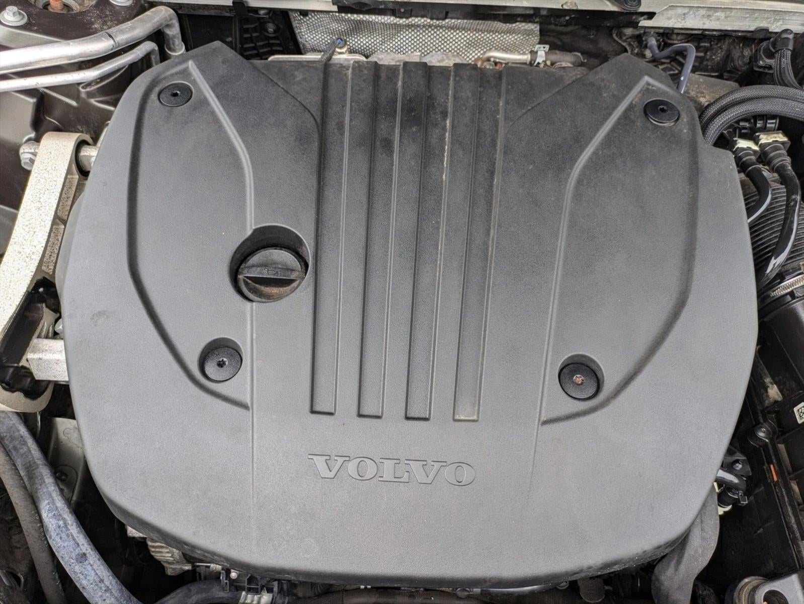 2022 Volvo XC60 B5 AWD R-Design