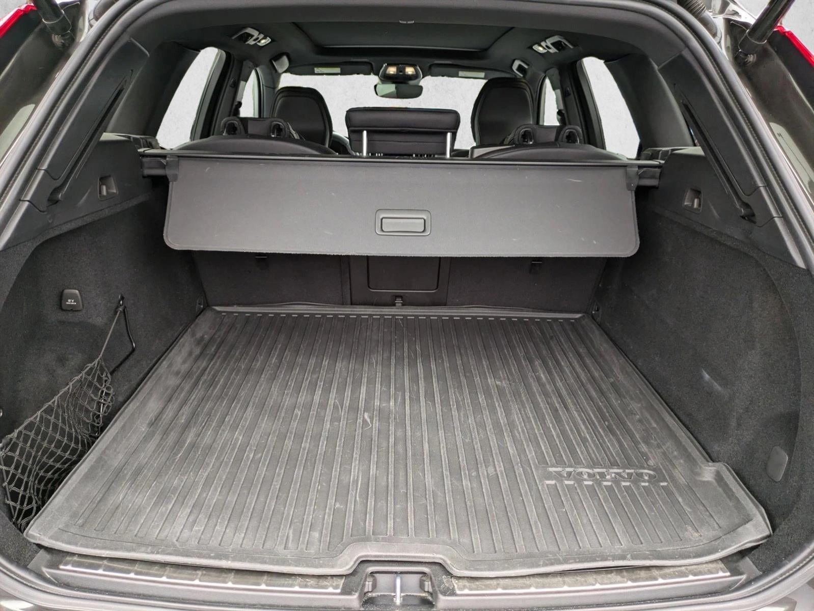 2022 Volvo XC60 B5 AWD R-Design