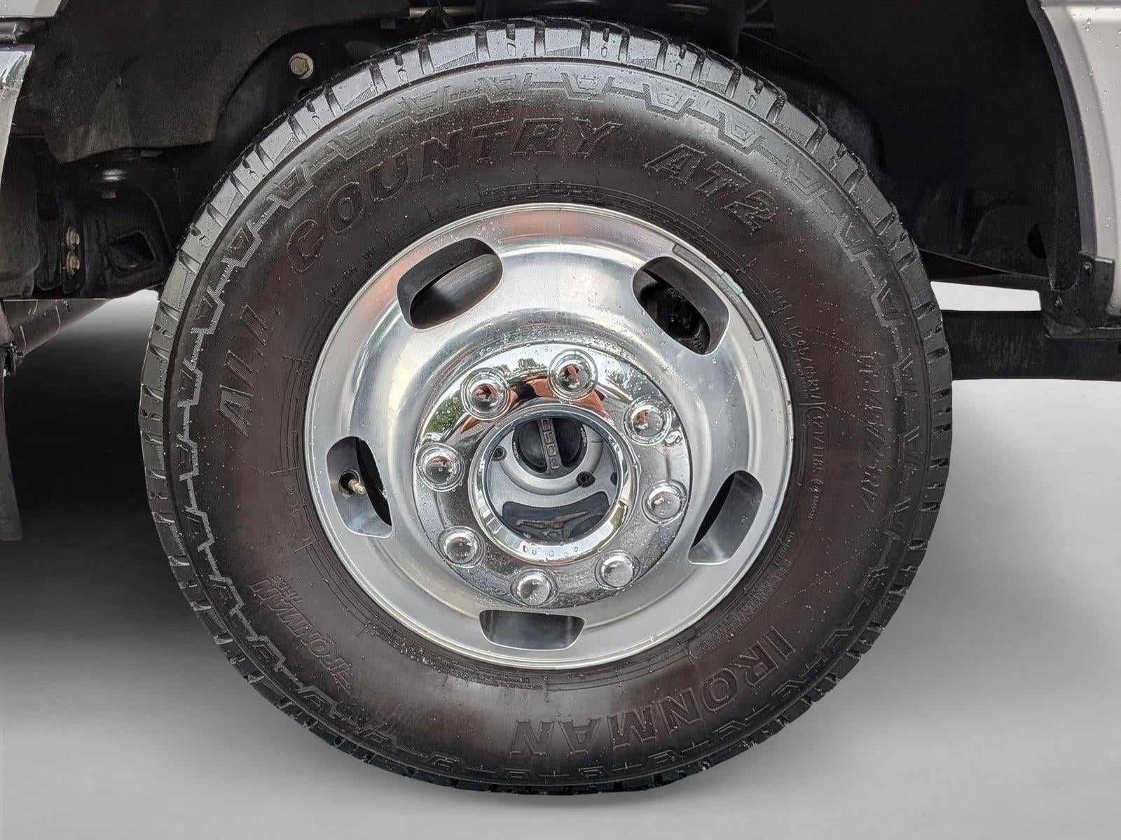 2022 Ford Super Duty F-350 DRW LARIAT 4WD Crew Cab 8' Box