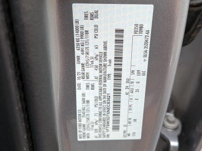 2022 Ford Super Duty F-350 DRW LARIAT 4WD Crew Cab 8' Box
