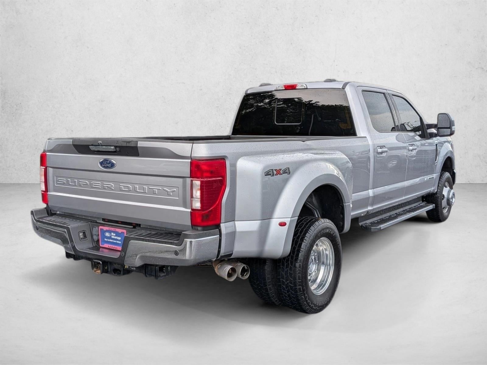 2022 Ford Super Duty F-350 DRW LARIAT 4WD Crew Cab 8' Box