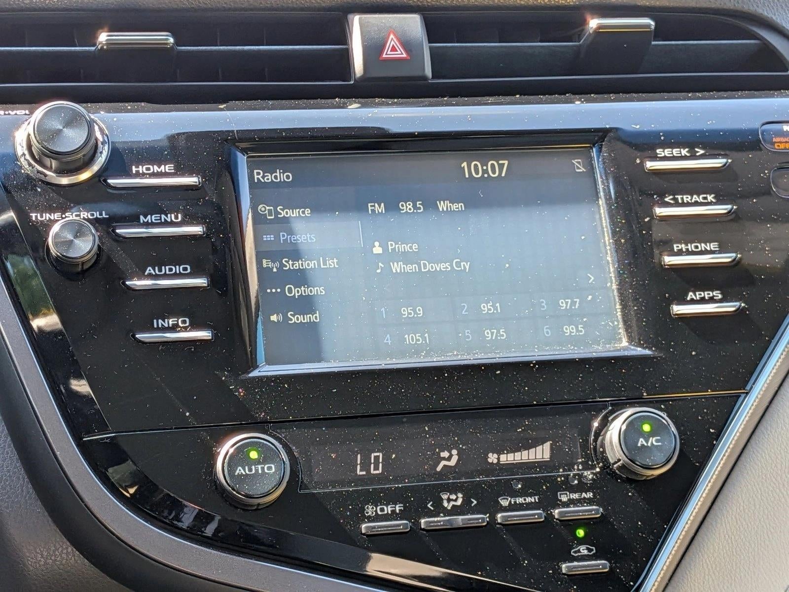 2018 Toyota Camry SE Auto (SE)