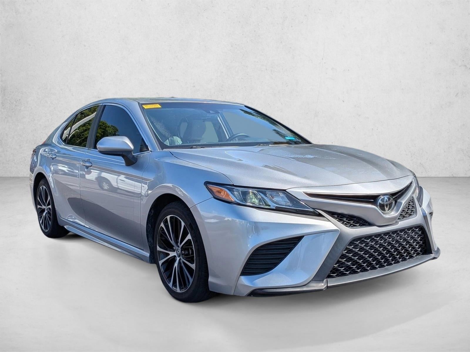 2018 Toyota Camry SE Auto (SE)