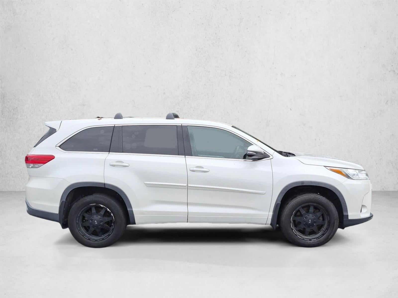 2017 Toyota Highlander Hybrid LE V6 AWD (Natl)