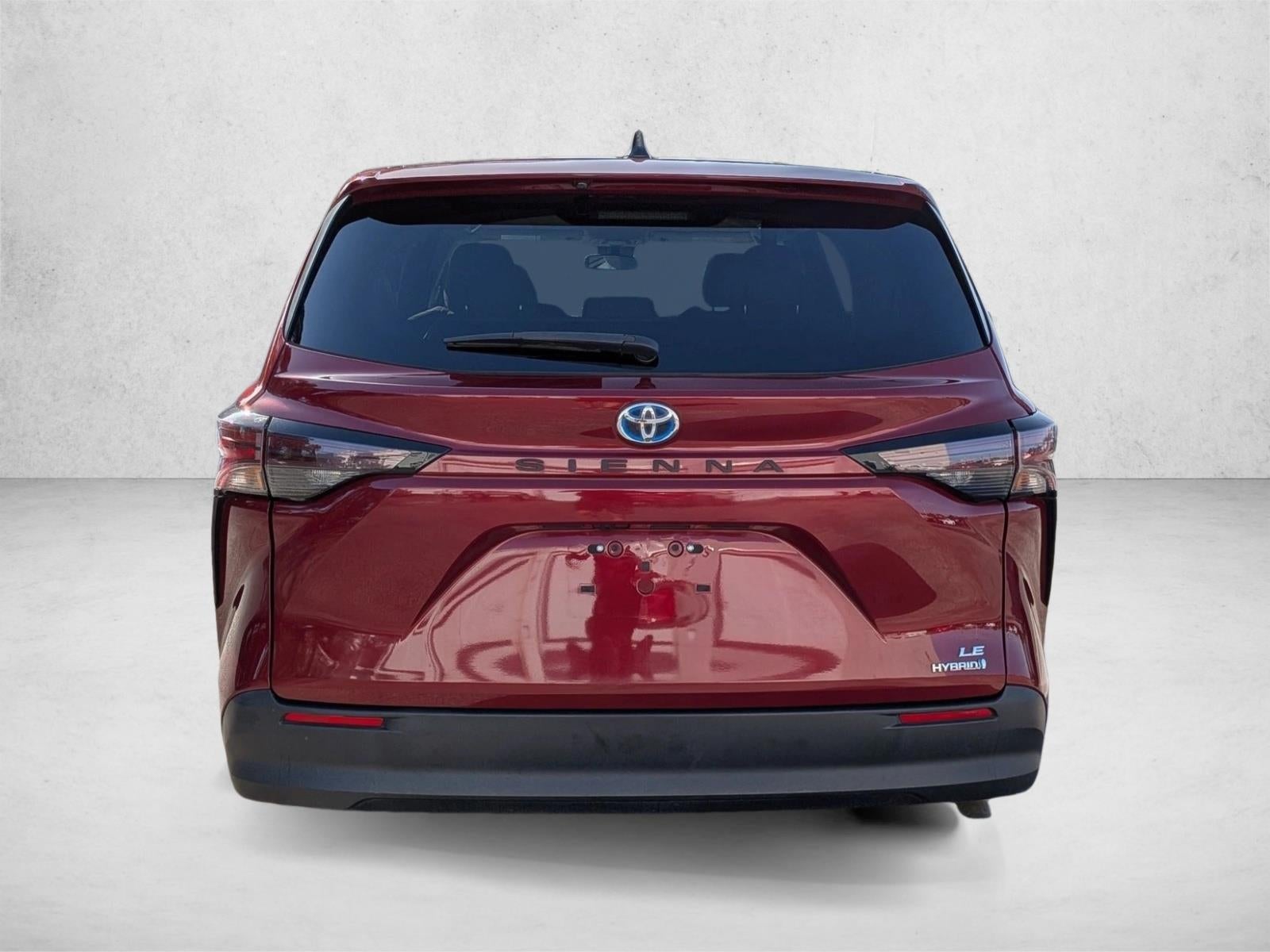 2023 Toyota Sienna LE FWD 8-Passenger (Natl)