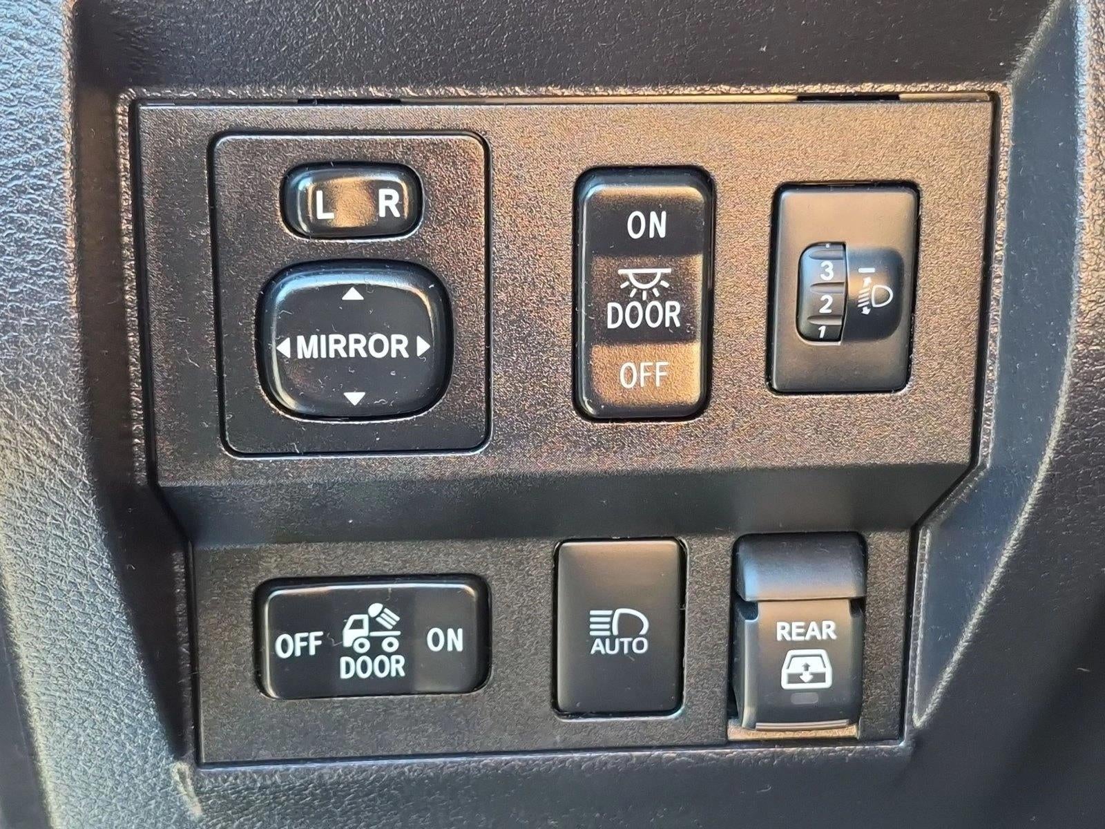 2021 Toyota Tundra 4WD 4WD SR5 CrewMax 5.5' Bed 5.7L (SE)