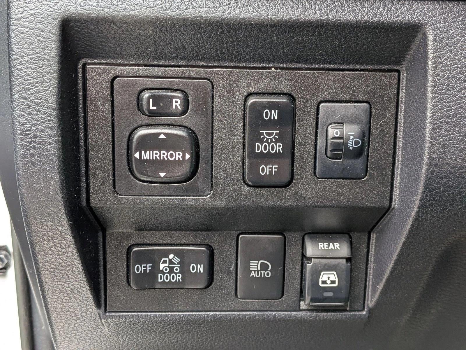 2018 Toyota Tundra 2WD 2WD Limited CrewMax 5.5' Bed 5.7L (GS)