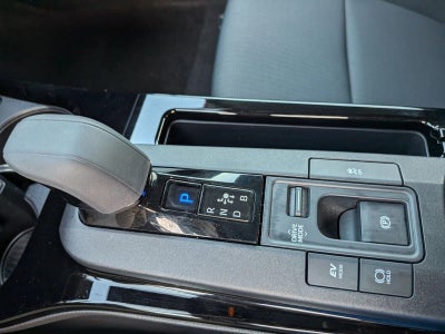 2025 Toyota Prius LE (Natl)