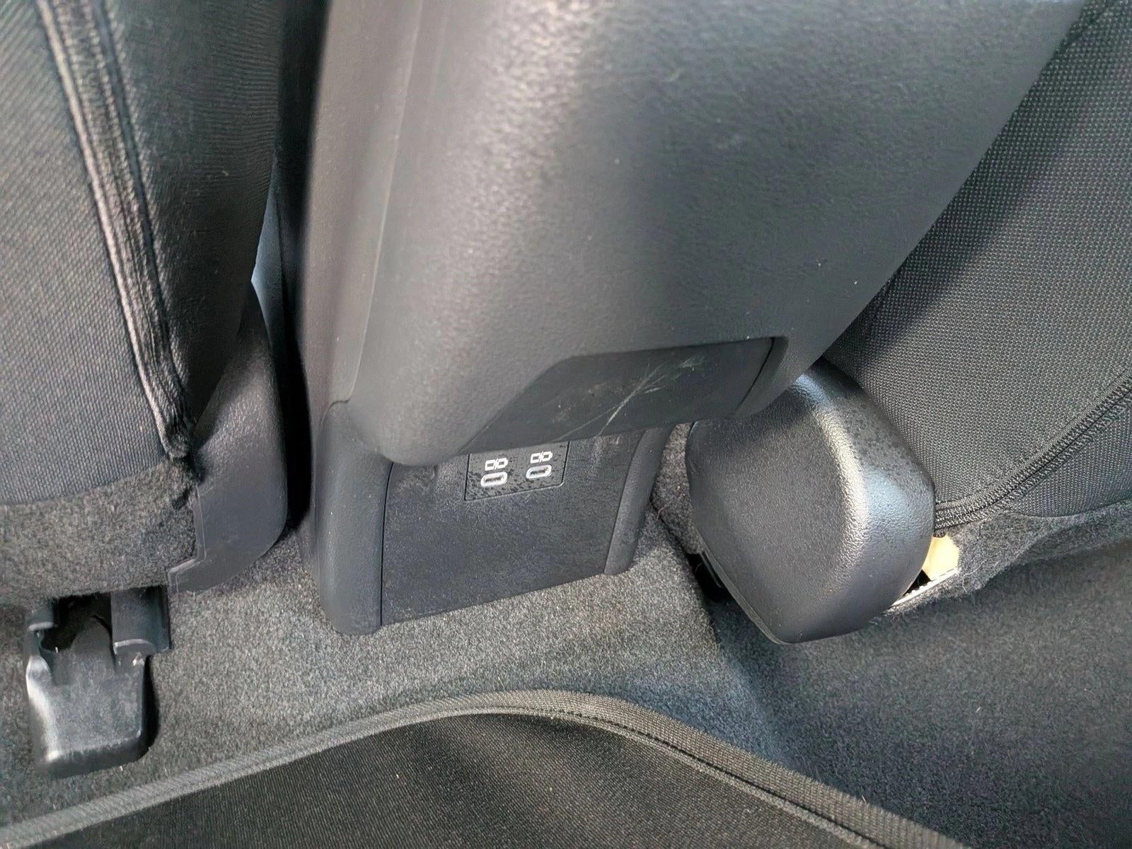 2025 Toyota Prius LE (Natl)