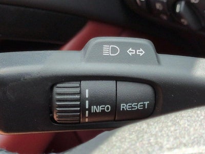 2010 Volvo V70 4dr Wgn R-Design w/Moonroof