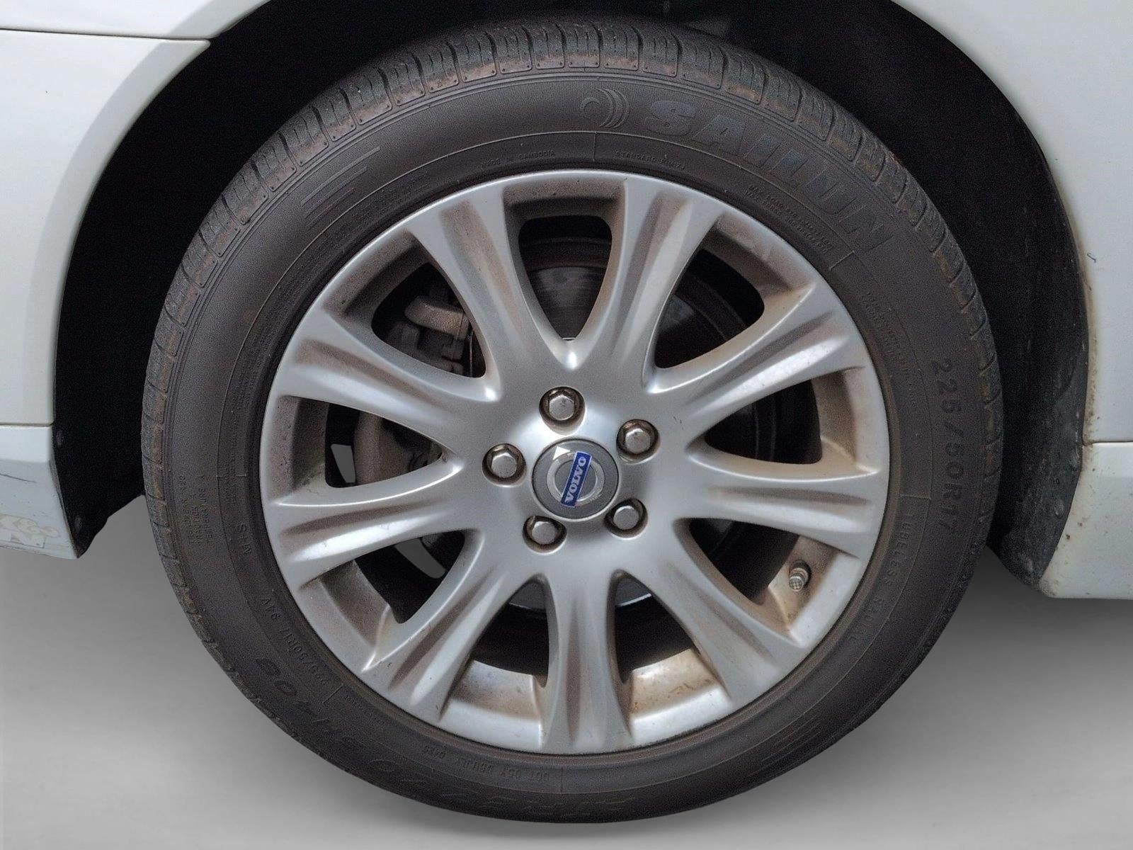 2010 Volvo V70 4dr Wgn R-Design w/Moonroof