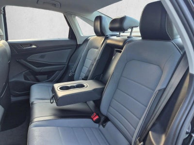 2025 Volkswagen Jetta SE Auto