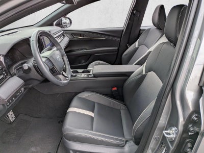 2025 Toyota Camry SE (Natl)