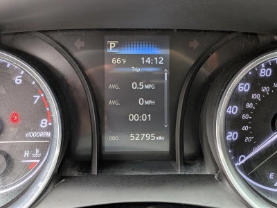 2020 Toyota Camry SE Auto (SE)