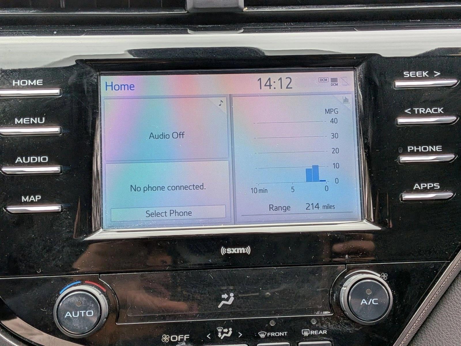 2020 Toyota Camry SE Auto (SE)