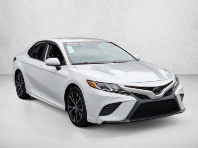2020 Toyota Camry SE Auto (SE)