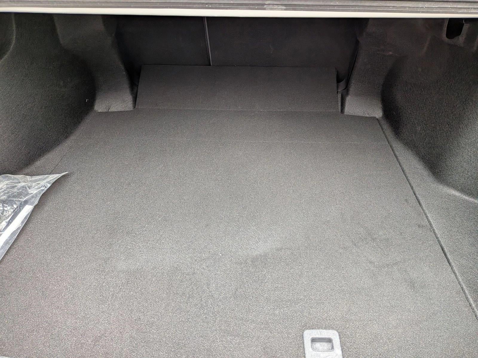 2020 Toyota Camry SE Auto (SE)