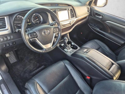 2017 Toyota Highlander Limited Platinum V6 FWD (Natl)