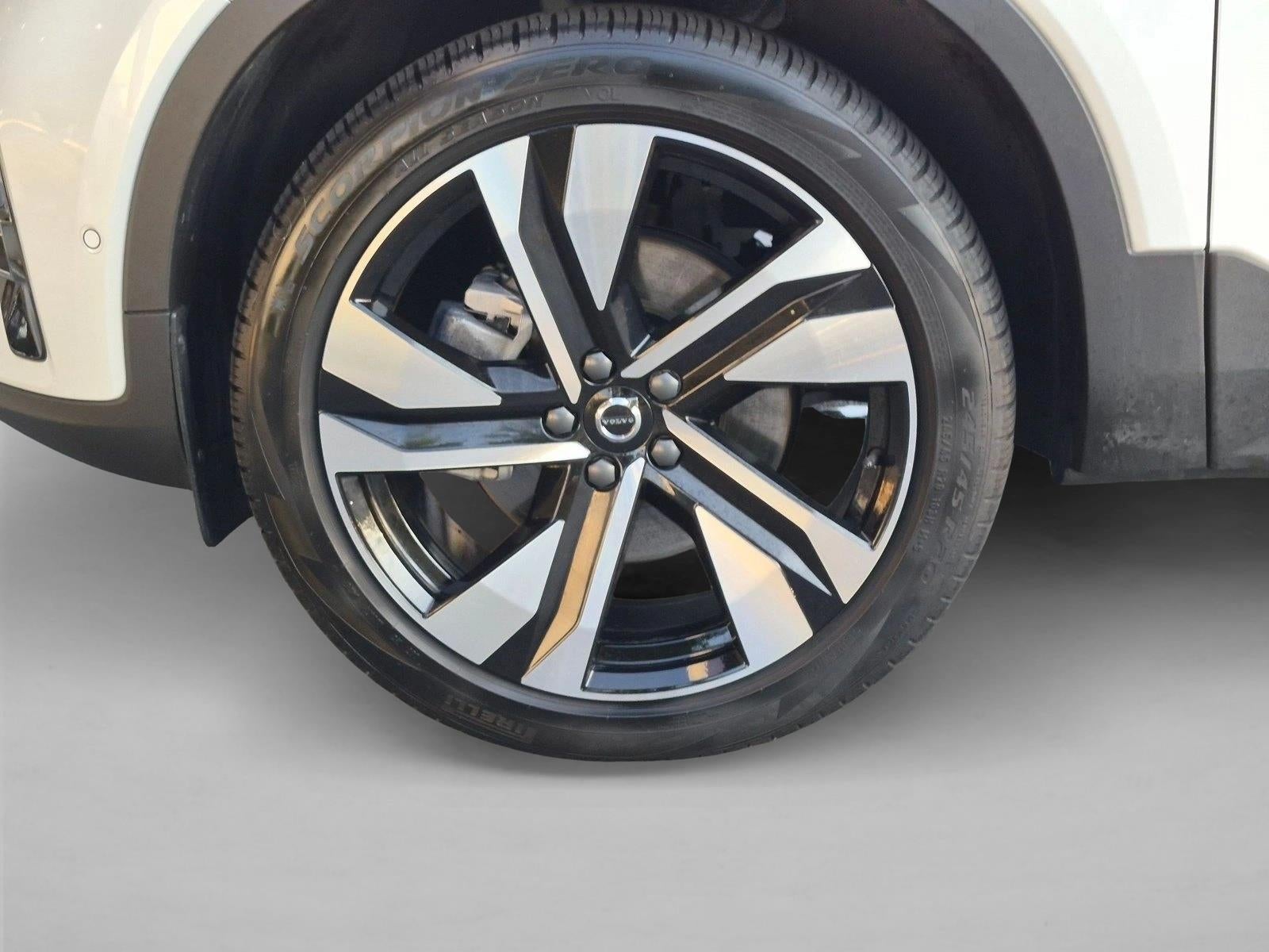 2026 Volvo XC40 B5 AWD Ultra