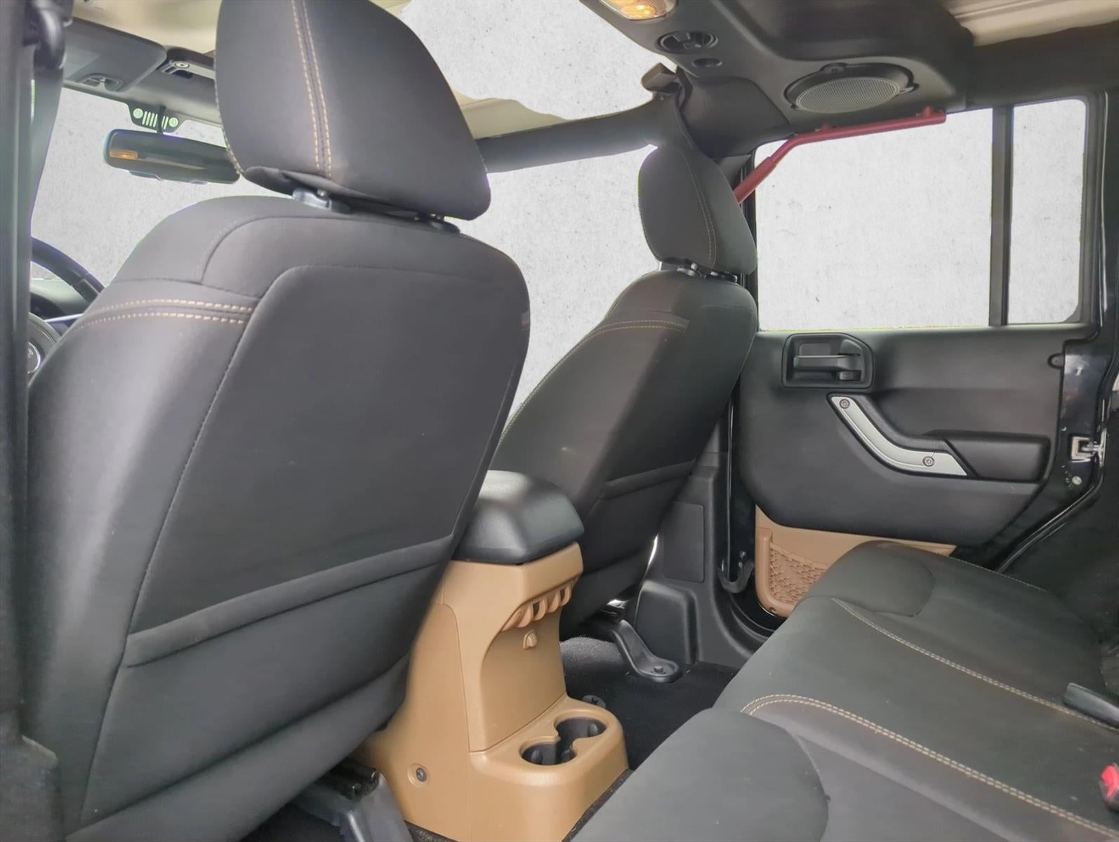 2014 Jeep Wrangler Unlimited 4WD 4dr Sahara