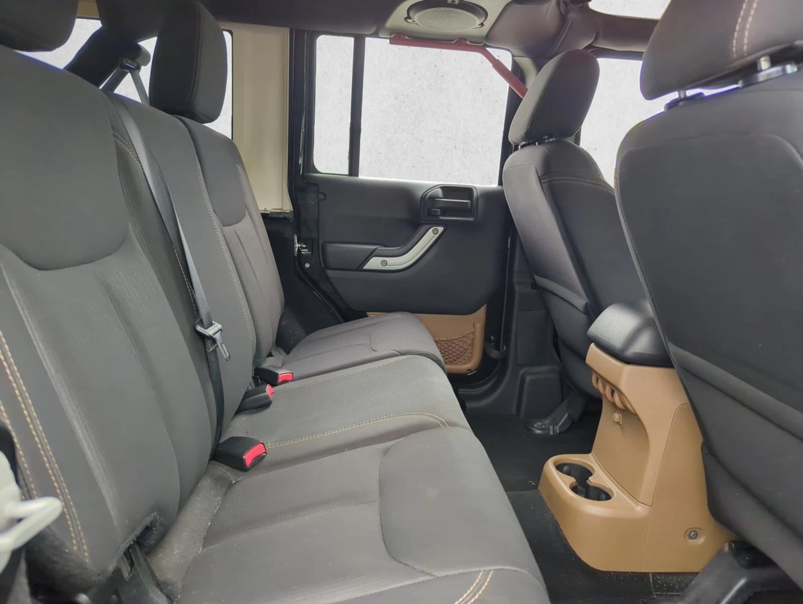 2014 Jeep Wrangler Unlimited 4WD 4dr Sahara