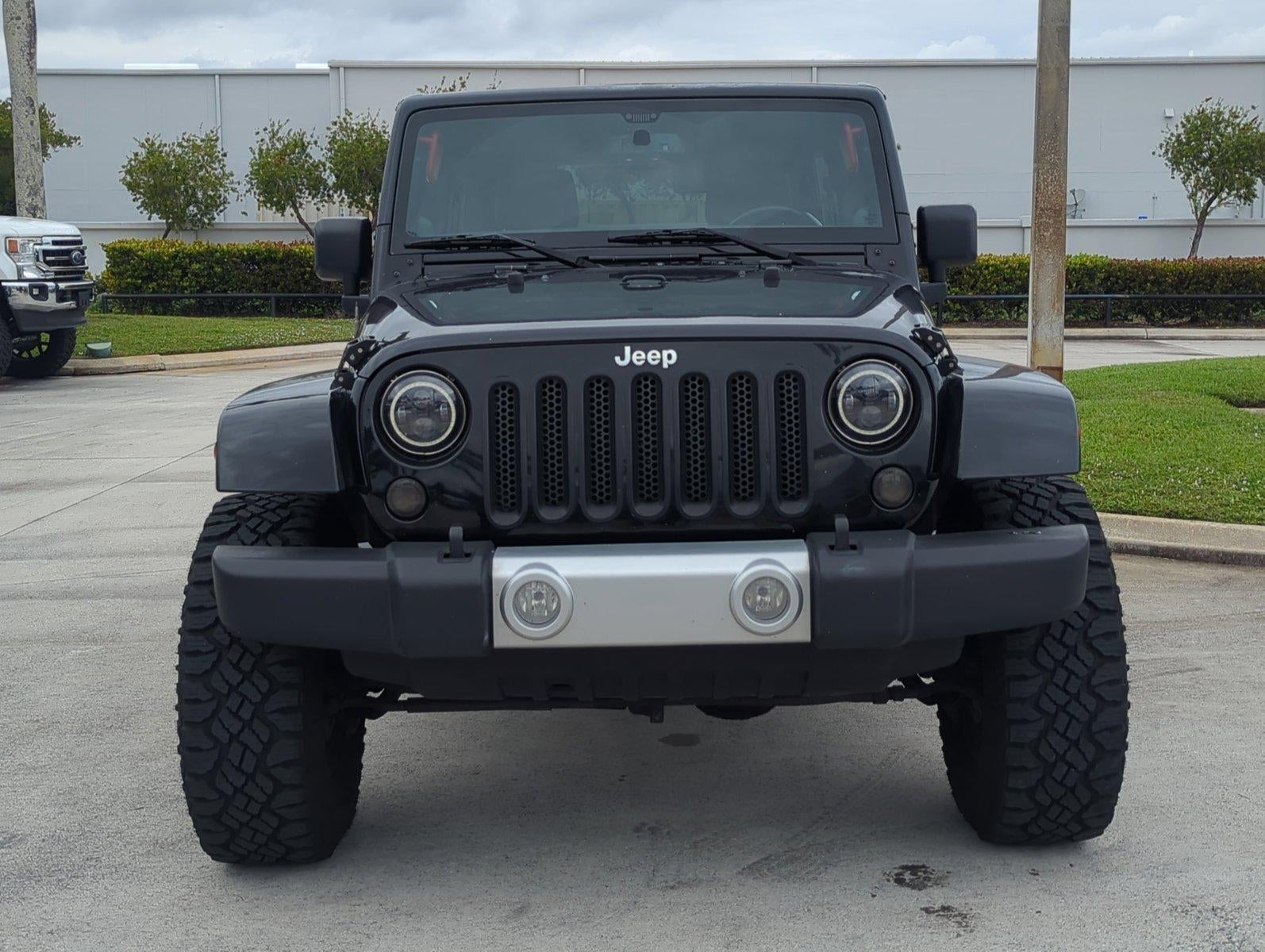 2014 Jeep Wrangler Unlimited 4WD 4dr Sahara