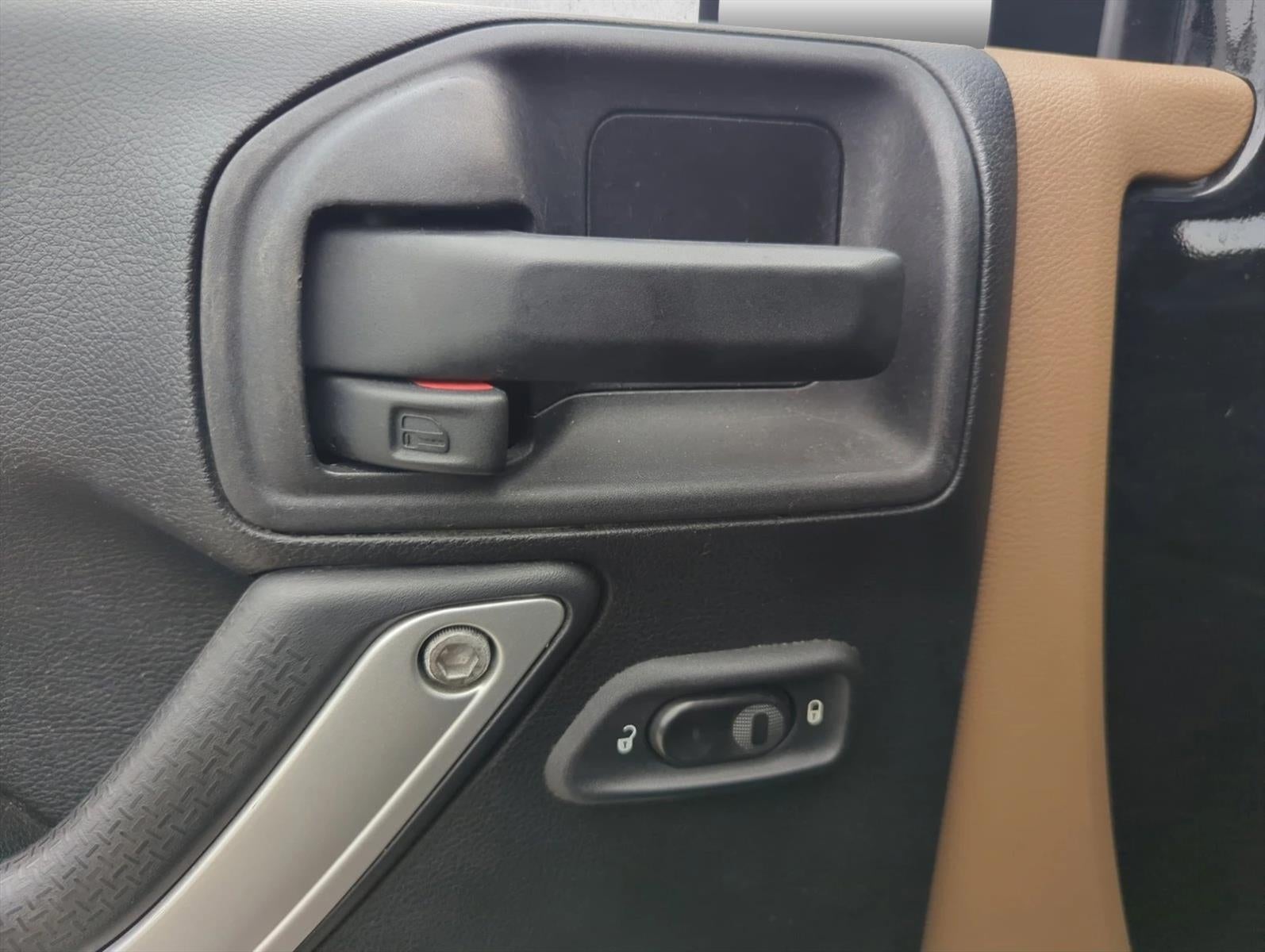 2014 Jeep Wrangler Unlimited 4WD 4dr Sahara