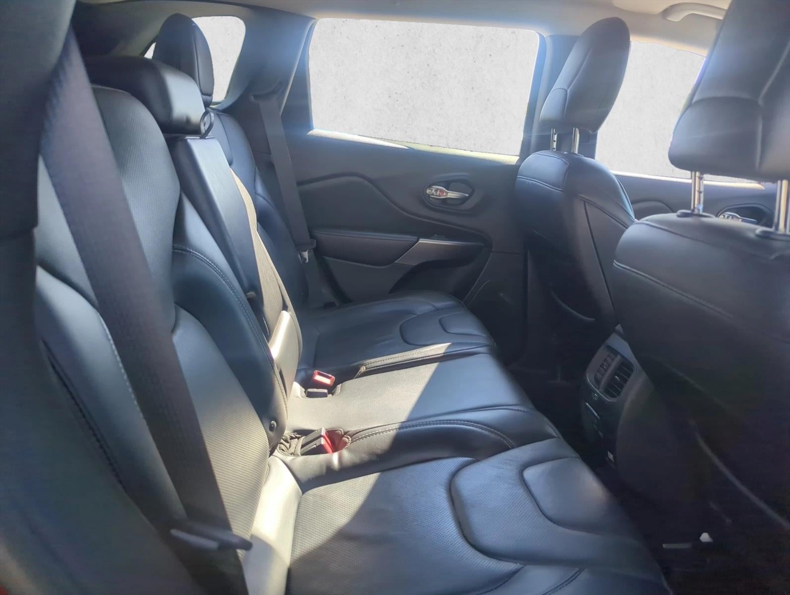 2019 Jeep Cherokee Limited FWD