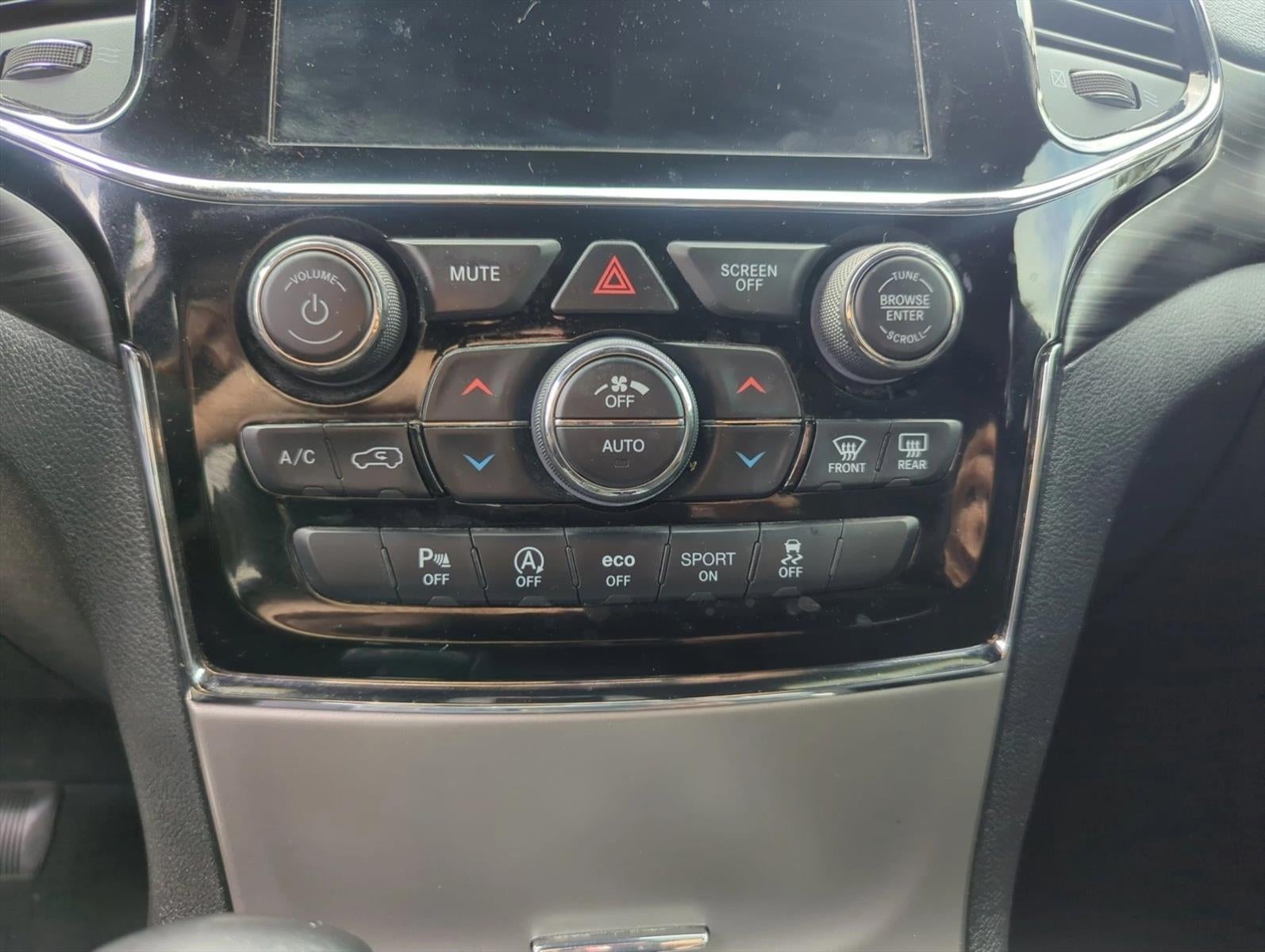 2019 Jeep Grand Cherokee Laredo E 4x2