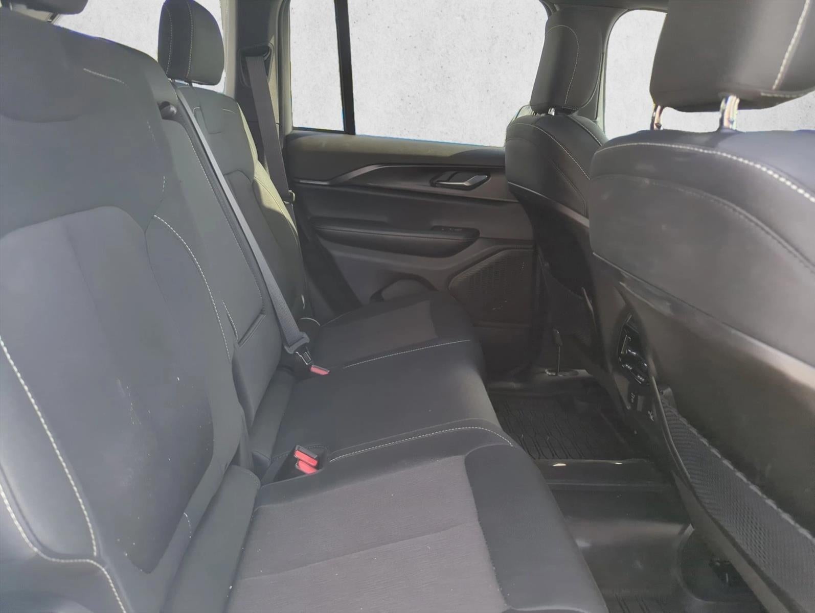 2025 Jeep Grand Cherokee Laredo 4x2