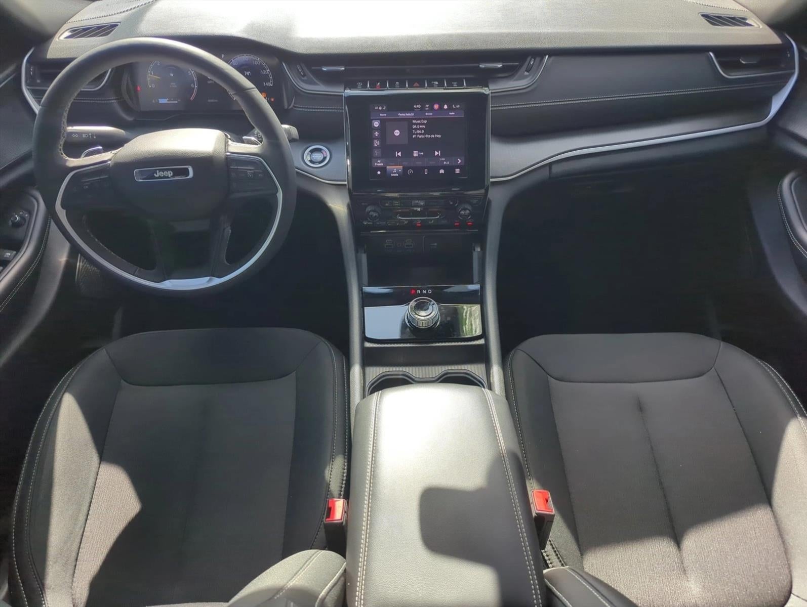 2025 Jeep Grand Cherokee Laredo 4x2