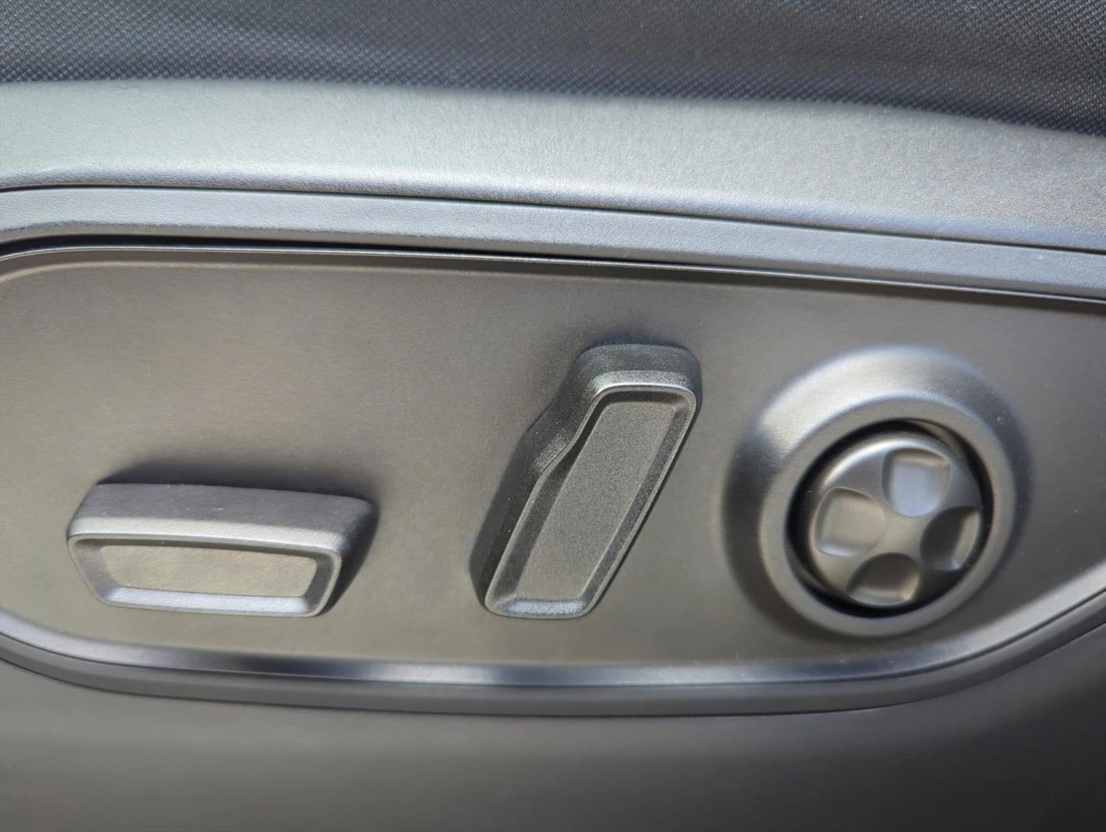 2025 Jeep Grand Cherokee Laredo 4x2