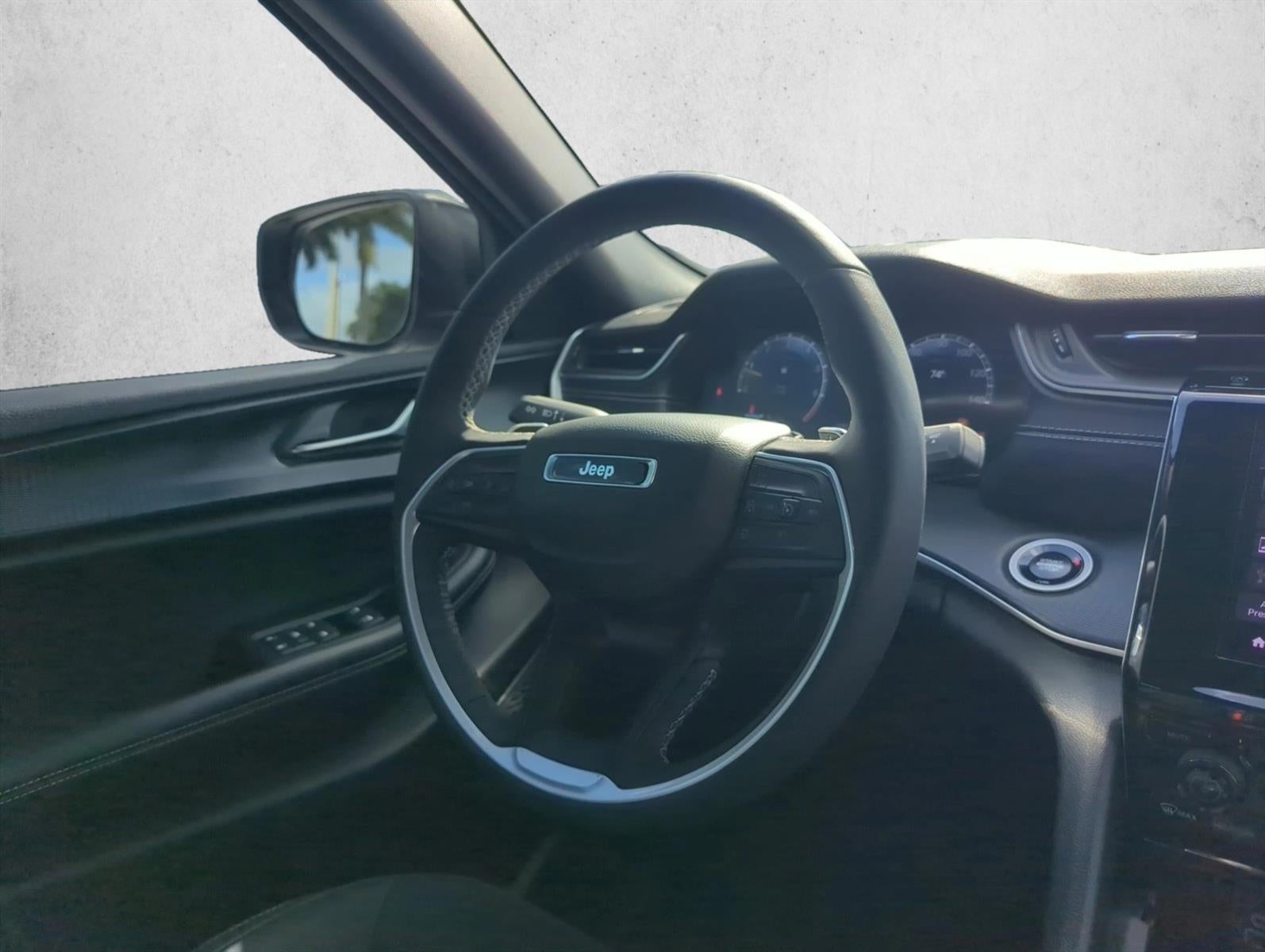 2025 Jeep Grand Cherokee Laredo 4x2