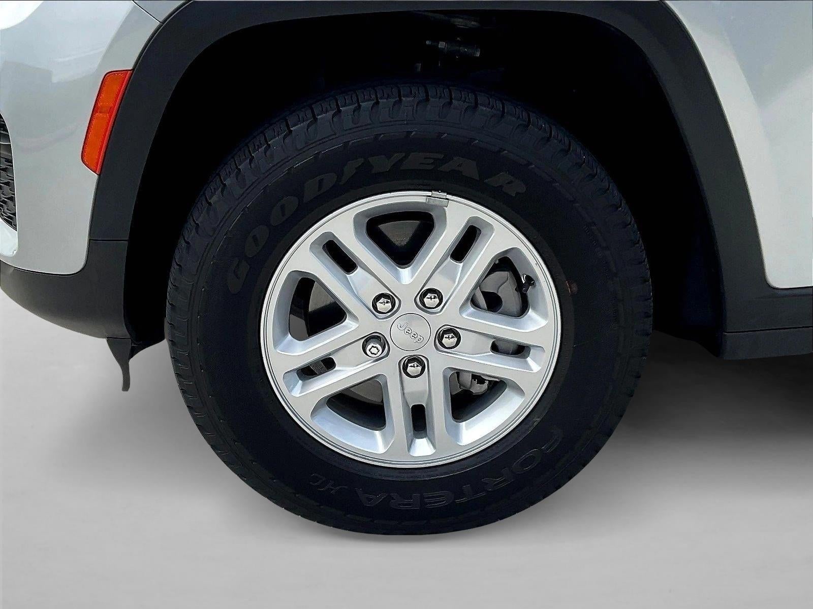 2025 Jeep Grand Cherokee Laredo 4x2