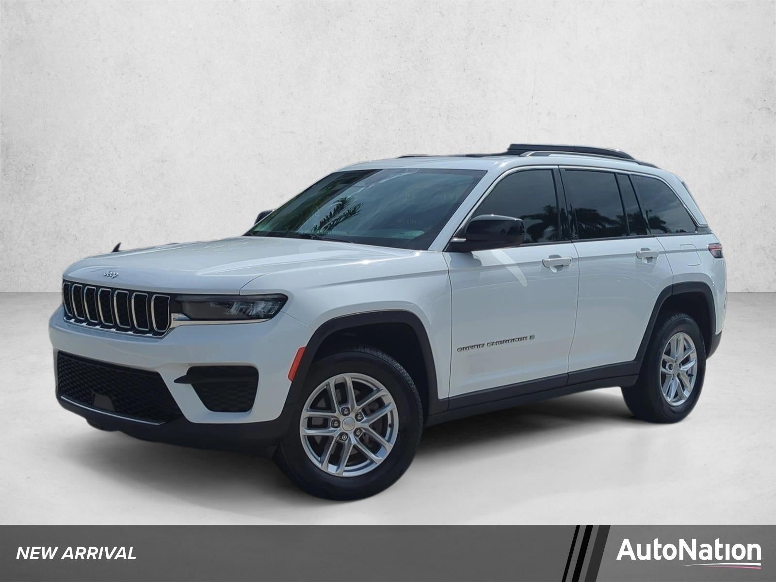 2023 Jeep Grand Cherokee Laredo 4x2
